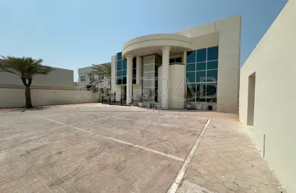 Villa - Studio - 6 Bathrooms for rent in Umm Suqeim 1 - Umm Suqeim - Dubai