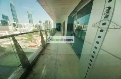 Apartment - 3 Bedrooms - 4 Bathrooms for rent in Baynuna Tower 2 - Corniche Road - Abu Dhabi