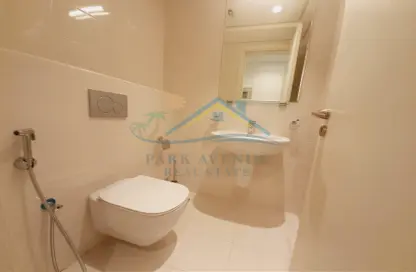 Apartment - 1 Bedroom - 2 Bathrooms for rent in Tourist Club Area - Abu Dhabi