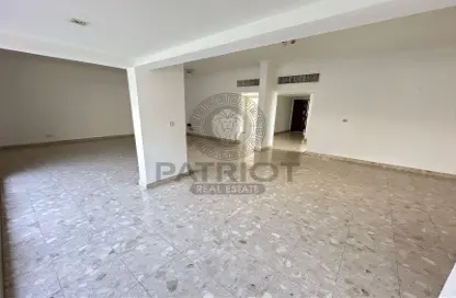 Villa - 5 Bedrooms - 3 Bathrooms for rent in Jumeirah 3 - Jumeirah - Dubai