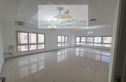 Apartment - 4 Bedrooms for rent in Al Majaz 1 - Al Majaz - Sharjah