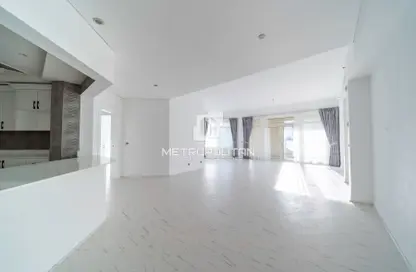 Apartment - 3 Bedrooms - 4 Bathrooms for rent in Al Hatimi - Shoreline Apartments - Palm Jumeirah - Dubai