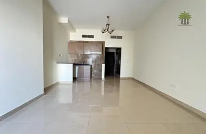 Apartment - 1 Bathroom for rent in 4Direction Residence 1 - Dubai Residence Complex - Dubai