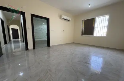 Apartment - 2 Bedrooms - 2 Bathrooms for rent in Al Dafeinah - Asharej - Al Ain