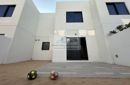 Townhouse - 2 Bedrooms - 4 Bathrooms for rent in Noya Viva - Noya - Yas Island - Abu Dhabi