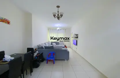 Apartment - 2 Bedrooms - 3 Bathrooms for sale in Mazaya 29 - Queue Point - Dubai Land - Dubai