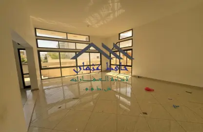 Villa - 4 Bedrooms - 5 Bathrooms for rent in Al Karamah - Abu Dhabi