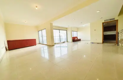 Apartment - 3 Bedrooms - 3 Bathrooms for rent in Shining Towers - Al Khalidiya - Abu Dhabi