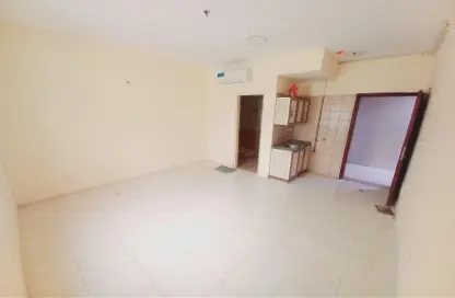 Apartment - 1 Bathroom for rent in Fire Station Road - Muwaileh - Sharjah