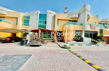 Villa - 5 Bedrooms - 7 Bathrooms for rent in Al Dhabi Residence complex - Khalifa Park - Eastern Road - Abu Dhabi