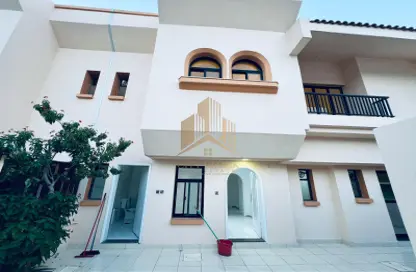 Villa - 4 Bedrooms - 4 Bathrooms for rent in Jumeirah 3 - Jumeirah - Dubai