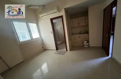 Apartment - 1 Bathroom for rent in Al Butina B - Al Butina - Sharjah