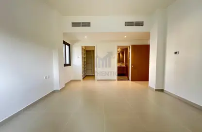 Apartment - 2 Bedrooms - 2 Bathrooms for rent in The Gardens Buildings - The Gardens - Dubai