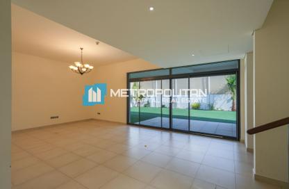 Villa - 5 Bedrooms - 6 Bathrooms for sale in West Yas - Yas Island - Abu Dhabi