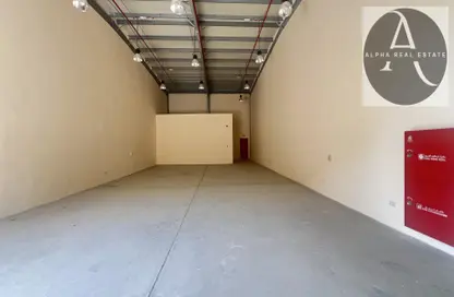 Warehouse - Studio - 1 Bathroom for rent in Al Sajaa - Sharjah