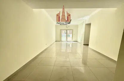 Apartment - 3 Bedrooms - 3 Bathrooms for rent in Muwailih Building - Muwaileh - Sharjah