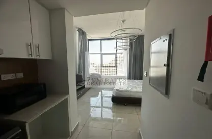 Apartment - 1 Bathroom for rent in The Square Tower - Jumeirah Village Circle - Dubai