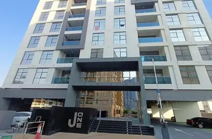 Apartment - 2 Bedrooms - 3 Bathrooms for sale in J One Building - Dubai Residence Complex - Dubai