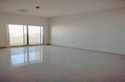 Apartment - 3 Bedrooms - 2 Bathrooms for rent in Al Rumailah building - Al Rumailah 2 - Al Rumaila - Ajman