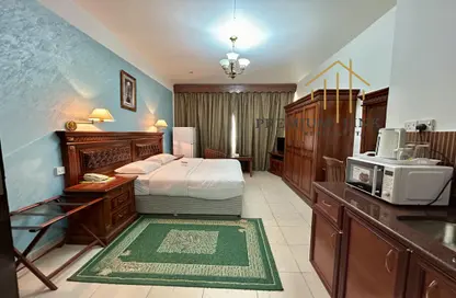 Apartment - 1 Bathroom for rent in Muraijeb Tower - Hamdan Street - Abu Dhabi