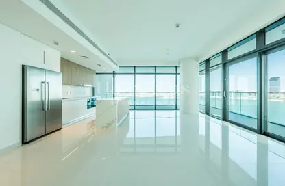 Apartment - 3 Bedrooms - 4 Bathrooms for sale in Beach Vista - EMAAR Beachfront - Dubai Harbour - Dubai