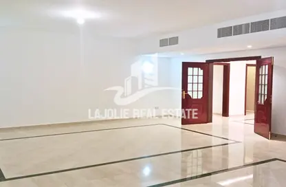 Apartment - 4 Bedrooms - 5 Bathrooms for rent in Khalifa Street - Abu Dhabi