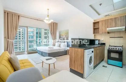 Apartment - 1 Bathroom for rent in Burj Al Nujoom - Downtown Dubai - Dubai