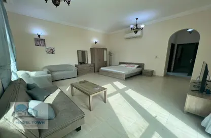 Apartment - 1 Bathroom for rent in Oasis Residences - Masdar City - Abu Dhabi