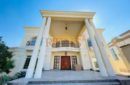 Villa - 5 Bedrooms - 5 Bathrooms for rent in Umm Suqeim 2 - Umm Suqeim - Dubai