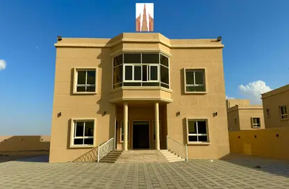 Villa - 5 Bedrooms for rent in Al Suyoh - Sharjah