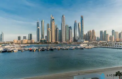 Apartment - 3 Bedrooms - 4 Bathrooms for sale in Marina Vista - EMAAR Beachfront - Dubai Harbour - Dubai