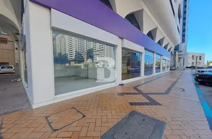 Shop - Studio for rent in Golden Falcon Tower - Hamdan Street - Abu Dhabi