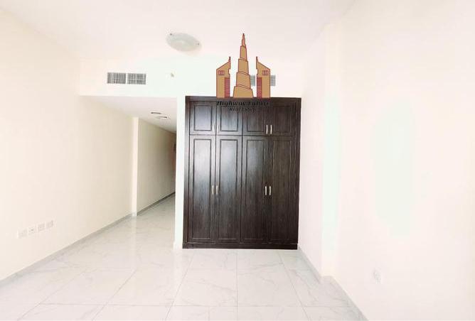 Apartment - Studio - 1 Bathroom for rent in Muwailih Building - Muwaileh - Sharjah