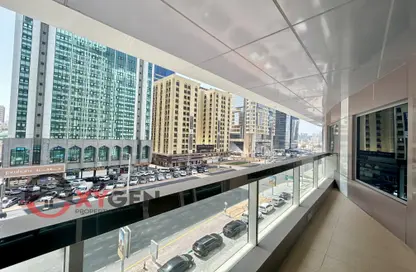 Apartment - 2 Bedrooms - 4 Bathrooms for rent in Golden Falcon Tower - Hamdan Street - Abu Dhabi