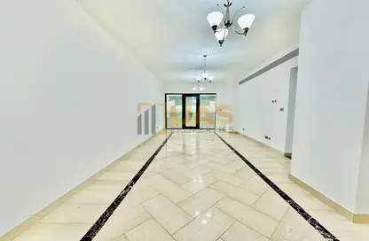 شقة - 2 غرف نوم - 3 حمامات للايجار في شارع الشيخ زايد - دبي