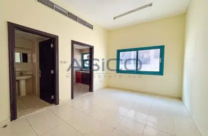 Apartment - Studio - 1 Bathroom for rent in Al Muraqqabat - Deira - Dubai