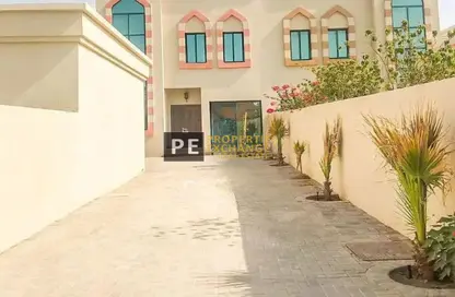 Villa - 4 Bedrooms - 5 Bathrooms for rent in Al Barsha 3 - Al Barsha - Dubai