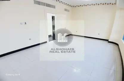 Bungalow - 2 Bedrooms - 2 Bathrooms for rent in Delma Street - Al Mushrif - Abu Dhabi