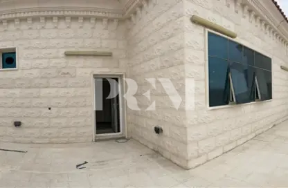 شقة - 4 غرف نوم - 3 حمامات للايجار في مدينة الرياض - أبوظبي