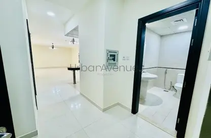 Apartment - 1 Bedroom - 2 Bathrooms for rent in Infinity Building - Sheikh Zayed Road - Dubai