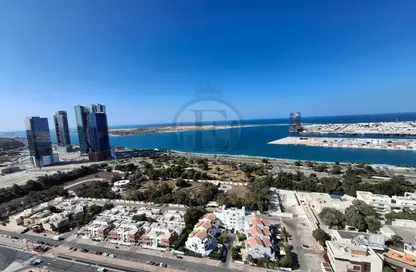 Apartment - 4 Bedrooms - 6 Bathrooms for rent in Silver Tower - Corniche Road - Abu Dhabi