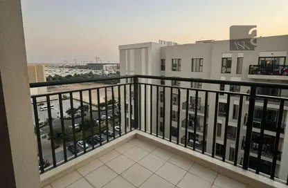 Apartment - 2 Bedrooms - 2 Bathrooms for sale in Hayat Boulevard-2A - Hayat Boulevard - Town Square - Dubai