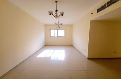 Apartment - 3 Bedrooms - 3 Bathrooms for rent in Muwaileh 29 Building - Muwaileh - Sharjah