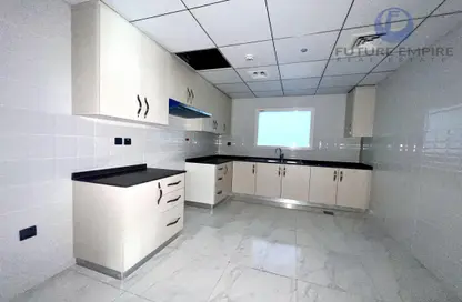 شقة - 3 غرف نوم - 5 حمامات للايجار في بناية ماكين - منطقة طريق المطار - منطقة القرهود - دبي