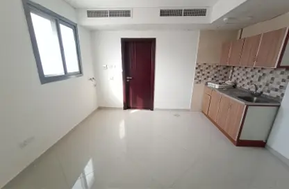 Apartment - 1 Bathroom for rent in Al Qulaya'ah - Al Sharq - Sharjah