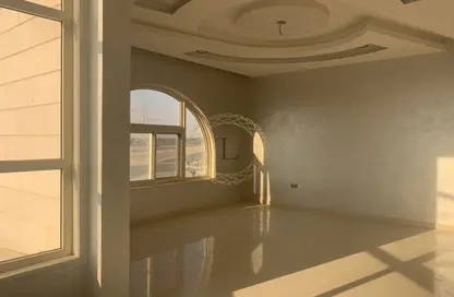 Villa - 4 Bedrooms - 5 Bathrooms for rent in Al Iqabiyya - Al Ain