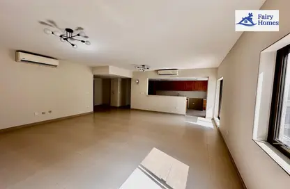 Apartment - 3 Bedrooms - 3 Bathrooms for rent in Riggat Al Buteen - Deira - Dubai