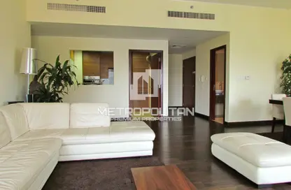 Apartment - 2 Bedrooms - 3 Bathrooms for sale in Rimal 1 - Rimal - Jumeirah Beach Residence - Dubai