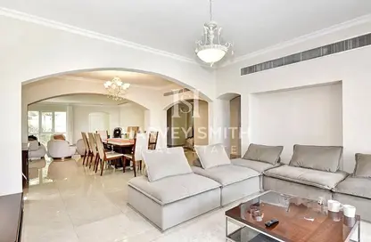 Villa - 4 Bedrooms - 3 Bathrooms for rent in Meadows 7 - Meadows - Dubai