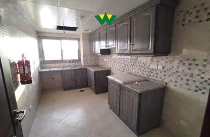 Apartment - 2 Bedrooms - 3 Bathrooms for rent in Baniyas East - Baniyas - Abu Dhabi